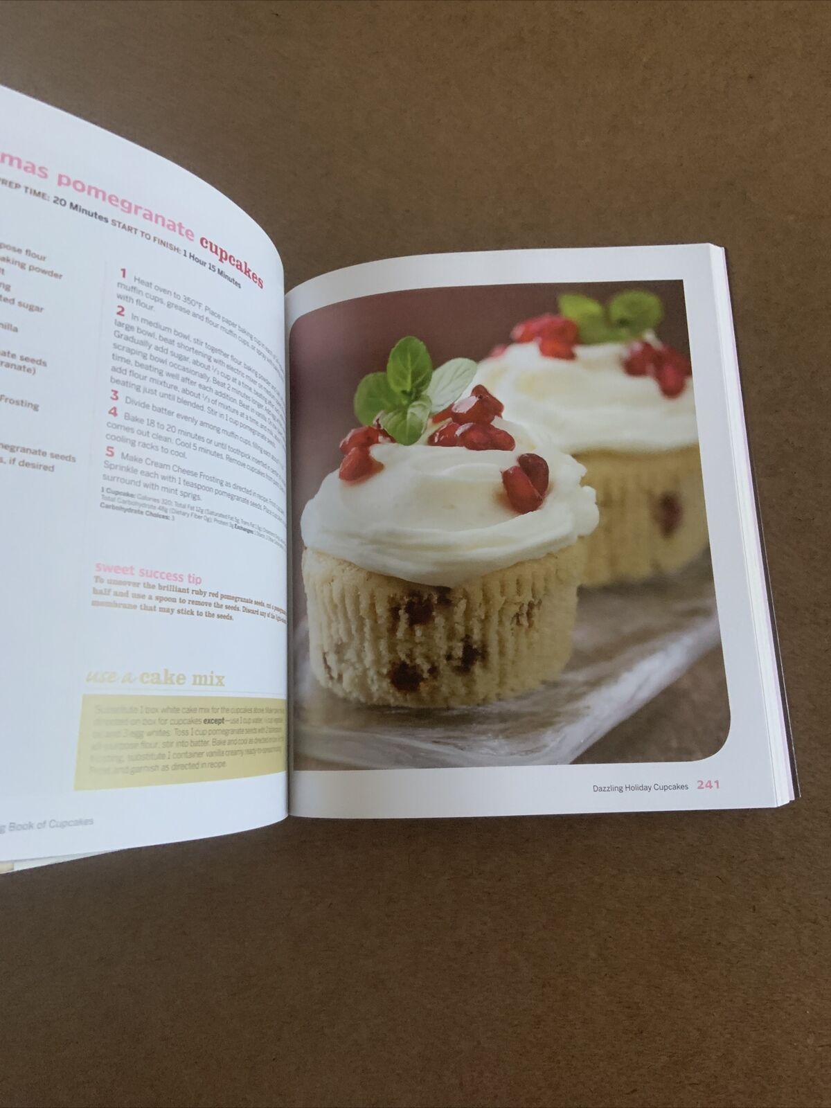 Cookbook BETTY CROCKER The Big Book of Cupcakes Recipes Cakes Baking PB New