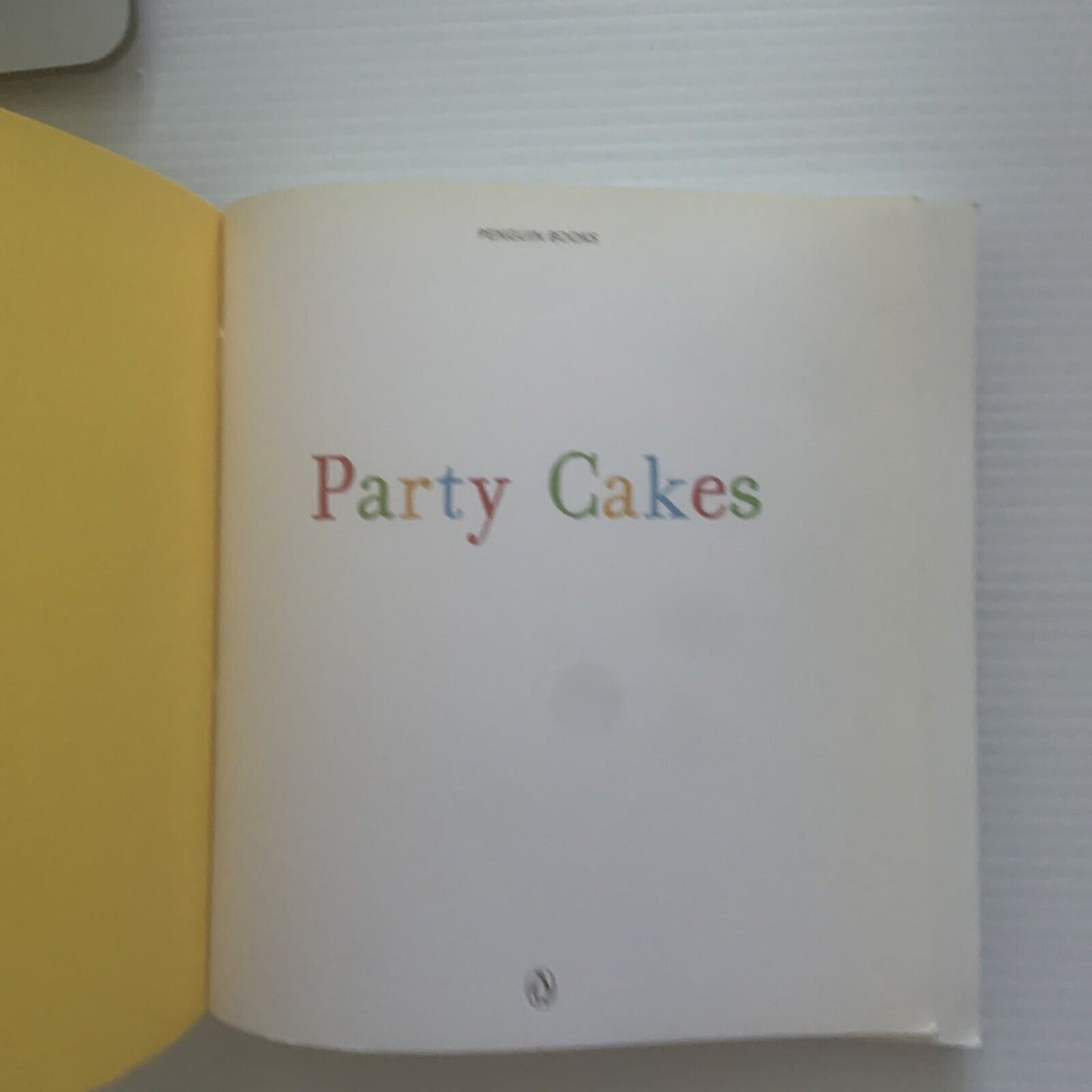 Cookbook Party Cakes Book Julie Lanham 49 Cake Designs 244 page Recipes 2008 PB