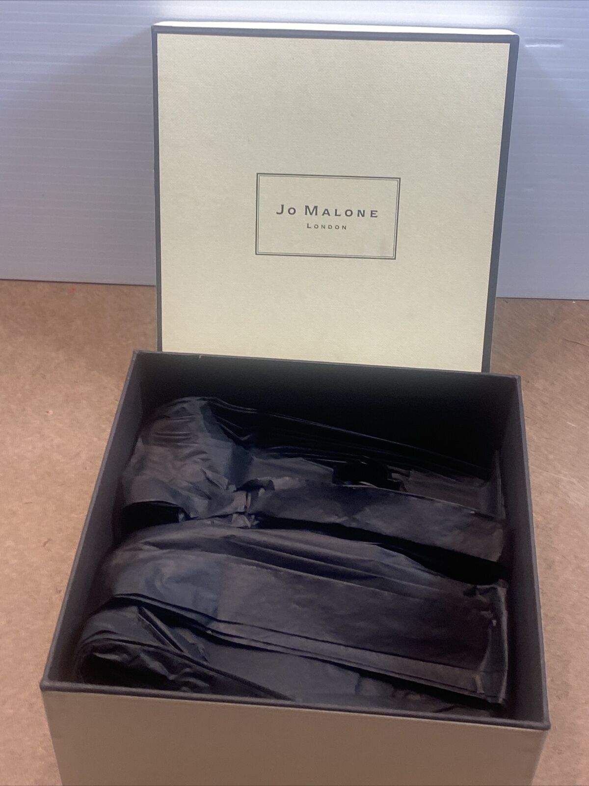 EMPTY GIFT BOX Jo Malone Logo Black Tissue and Clip 16cm 8cm