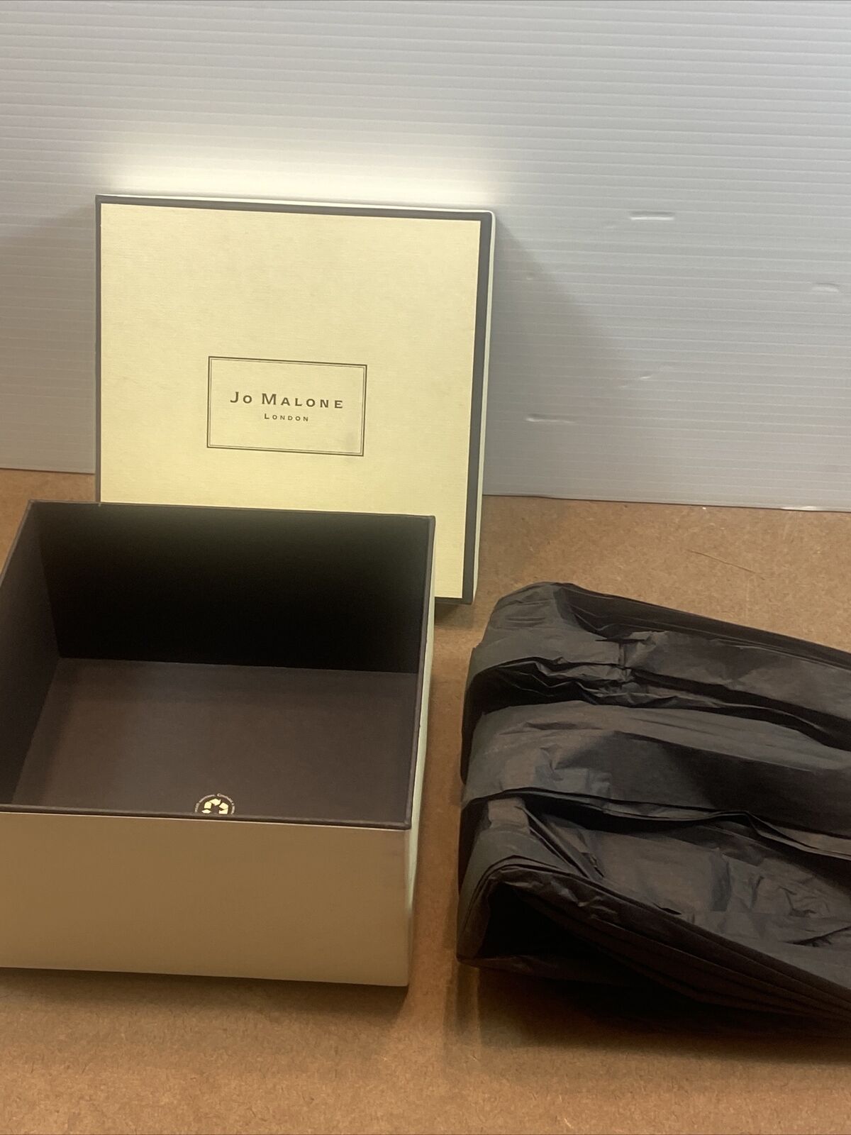 EMPTY GIFT BOX Jo Malone Logo Black Tissue and Clip 16cm 8cm