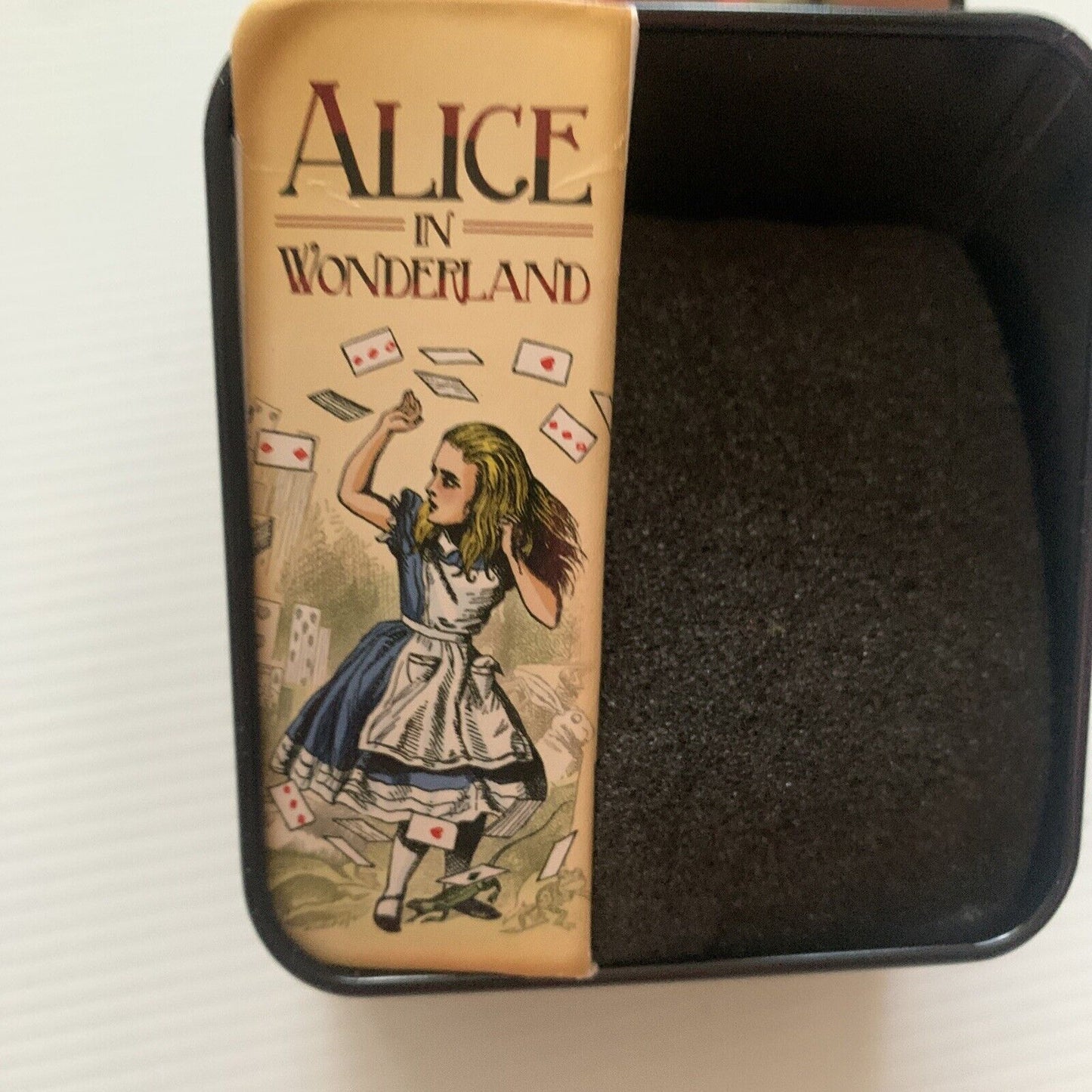 EMPTY BOX WATCH Unemployed Philosophers Guild Alice In Wonderland Tempus Fugit