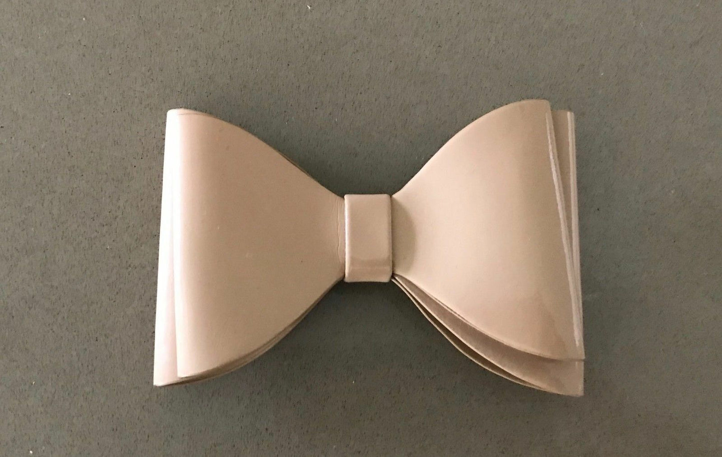 HAIR CLIP Girls Bow Beige Heavy Plastic Bow Quality Clasp New