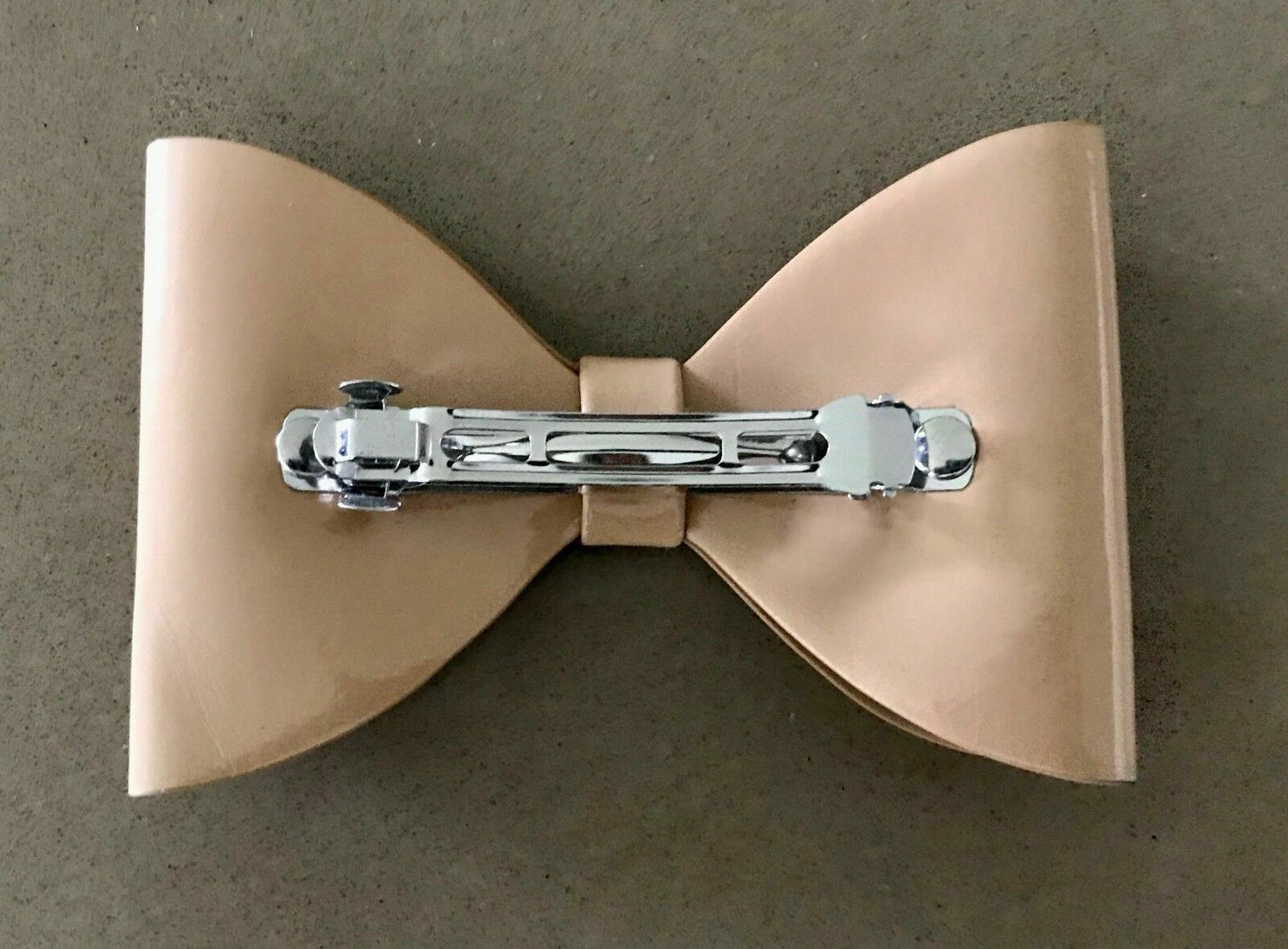 HAIR CLIP Girls Bow Beige Heavy Plastic Bow Quality Clasp New