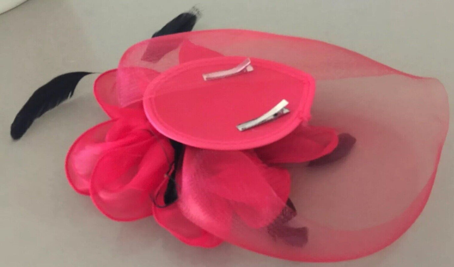 PINUP FASCINATOR Red & Black Feather HeadBand Netting Clip On Races Formal New