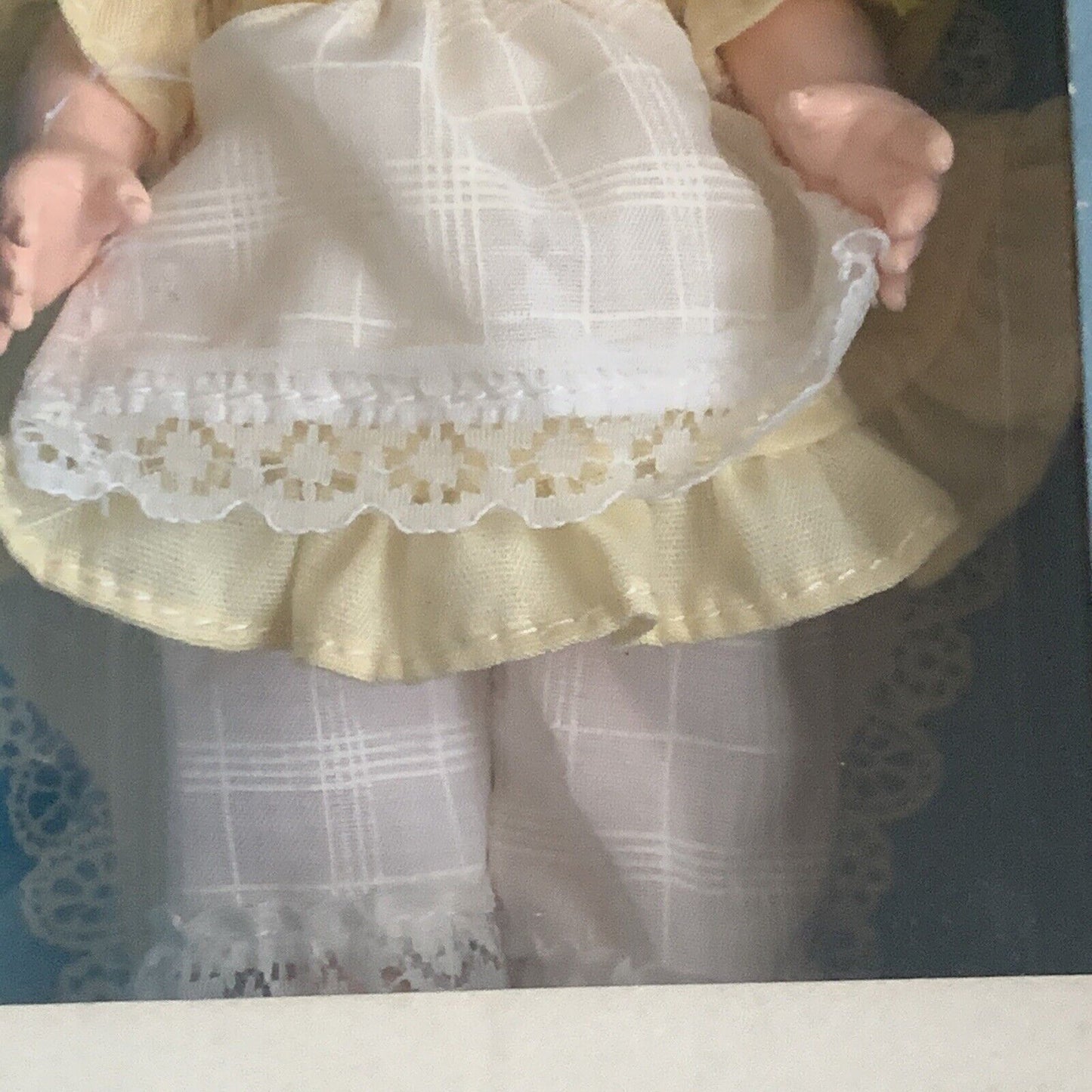 Doll BILLIIE Playmates Tiara 6 1/2" Posable Blonde Yellow Dress Hat Vintage 1981