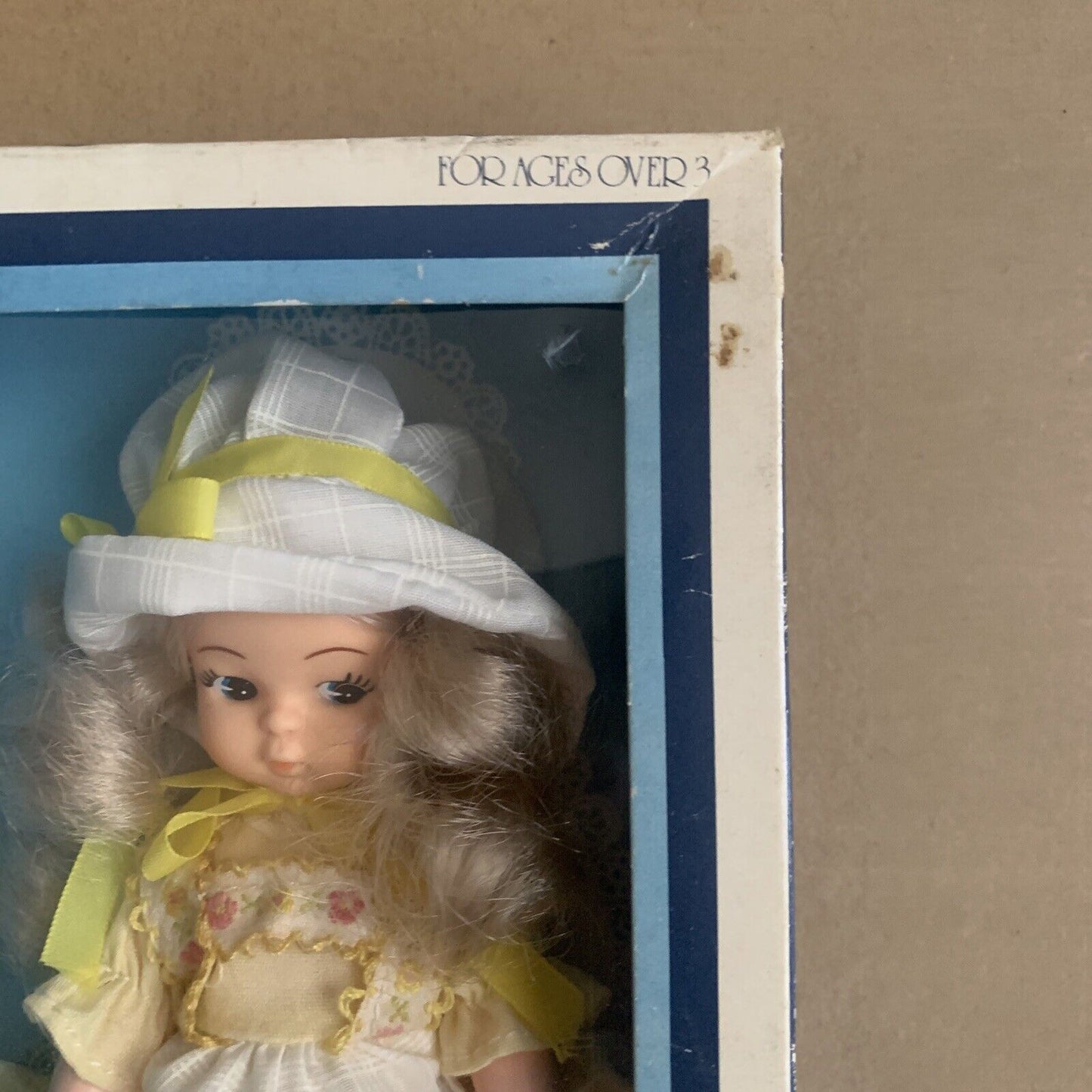 Doll BILLIIE Playmates Tiara 6 1/2" Posable Blonde Yellow Dress Hat Vintage 1981