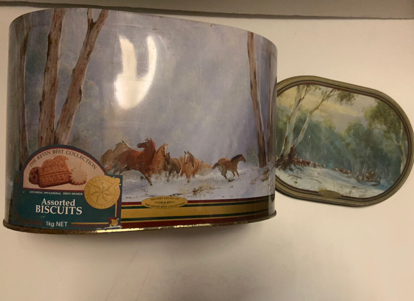 Metal Tin The KEVIN BEST COLLECTION Lg OVAL BISCUIT 1996 Brumbies Horses Empty