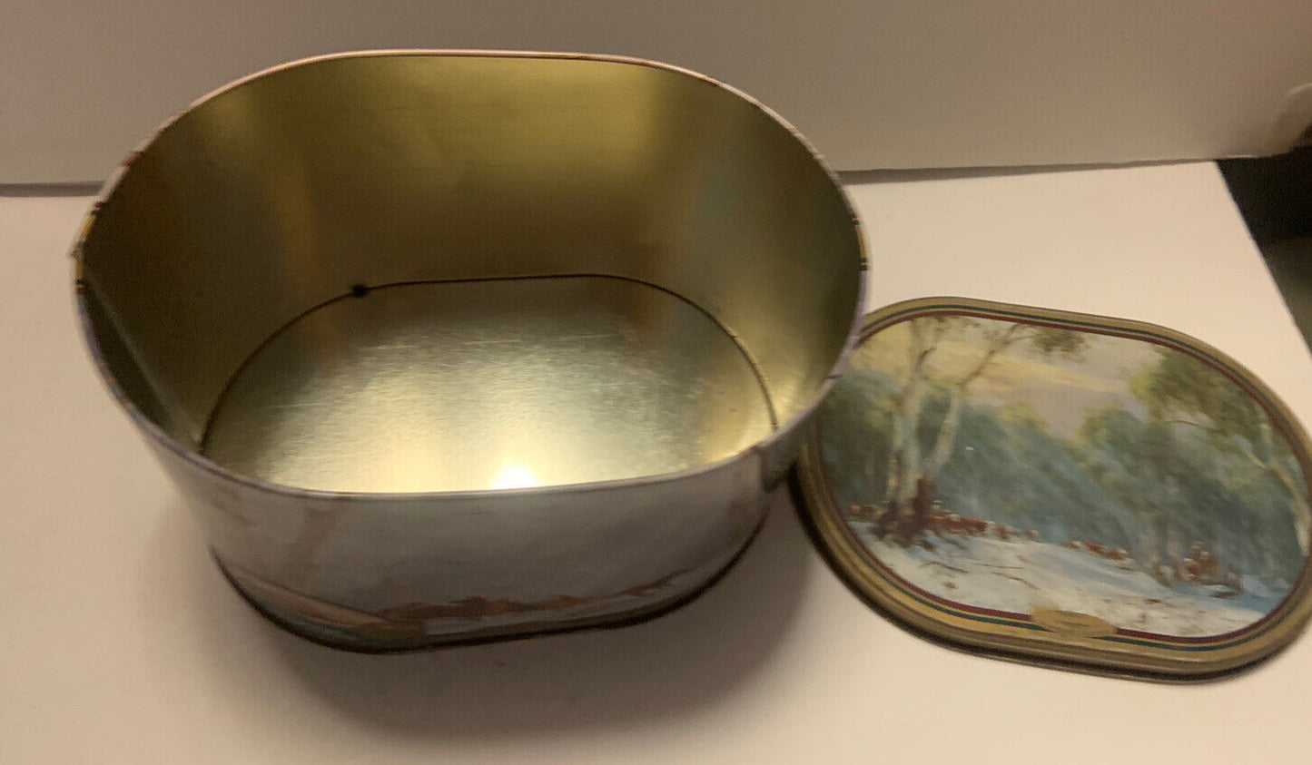 Metal Tin The KEVIN BEST COLLECTION Lg OVAL BISCUIT 1996 Brumbies Horses Empty