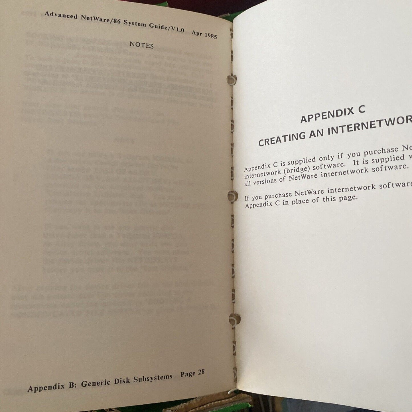 Novell Inc Advanced Netware/86 Systen Guide PartNo 101-000041-002 Ringbound 1985