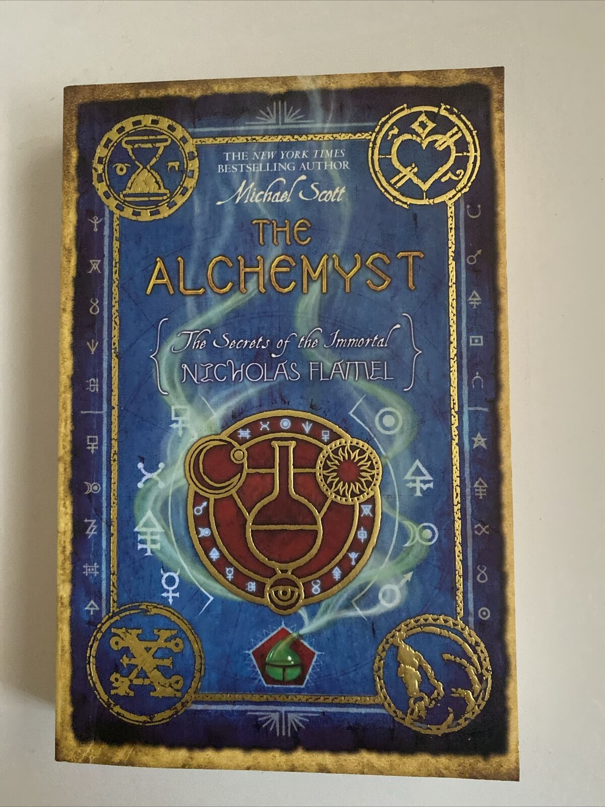 THE ALCHEMIST Michael Scott The Secrets of The Immortal Nicholas Flamel PB 2007
