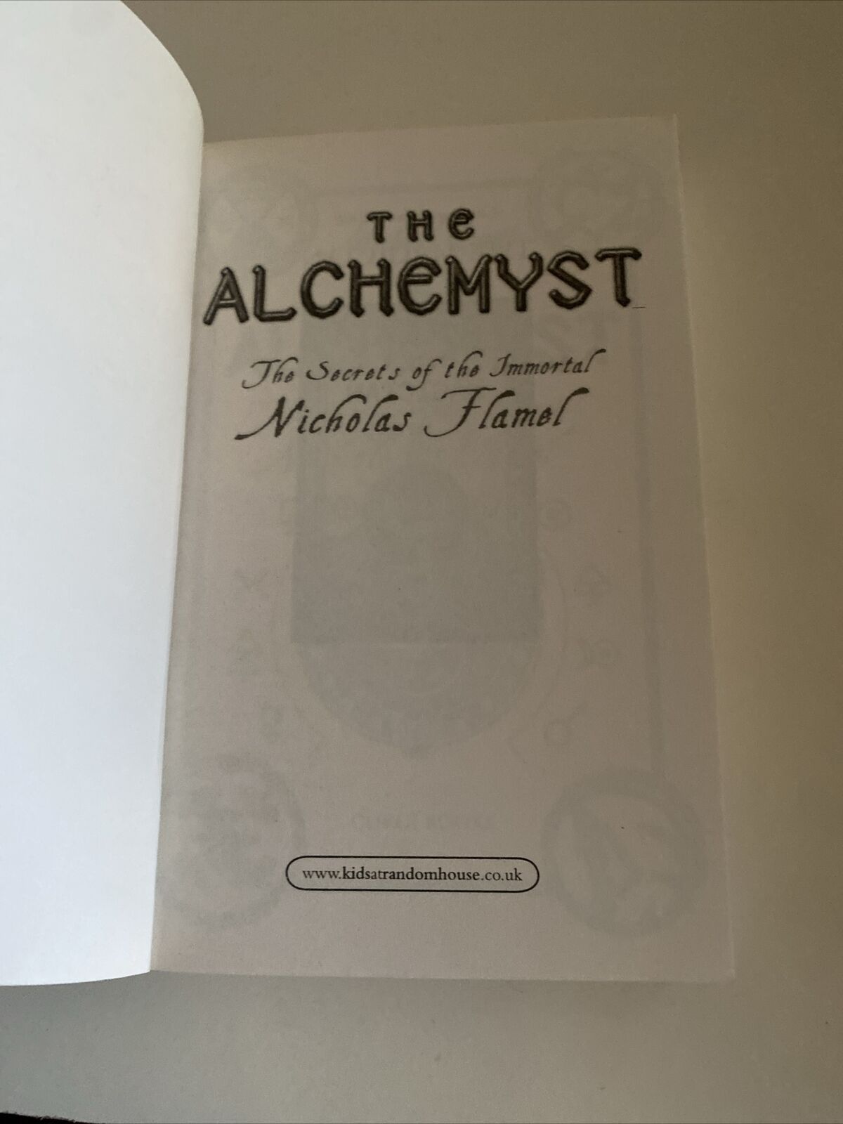 THE ALCHEMIST Michael Scott The Secrets of The Immortal Nicholas Flamel PB 2007