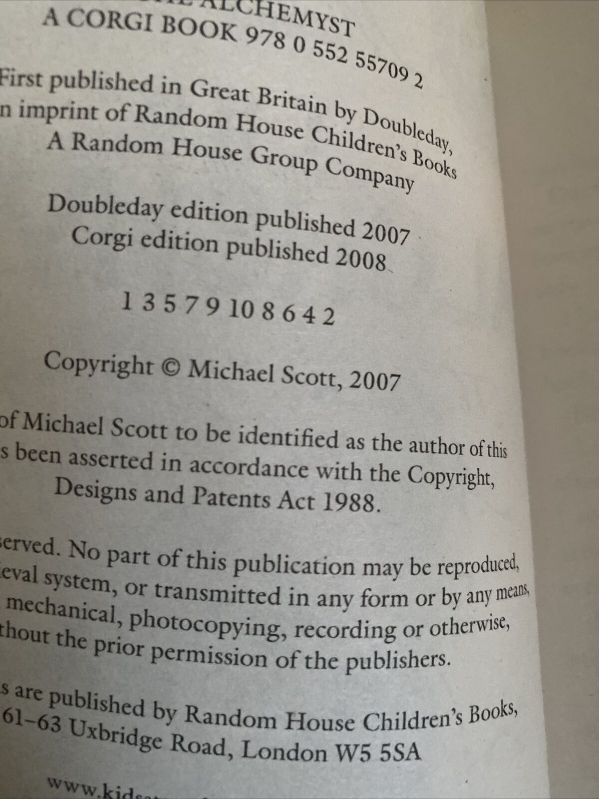 THE ALCHEMIST Michael Scott The Secrets of The Immortal Nicholas Flamel PB 2007