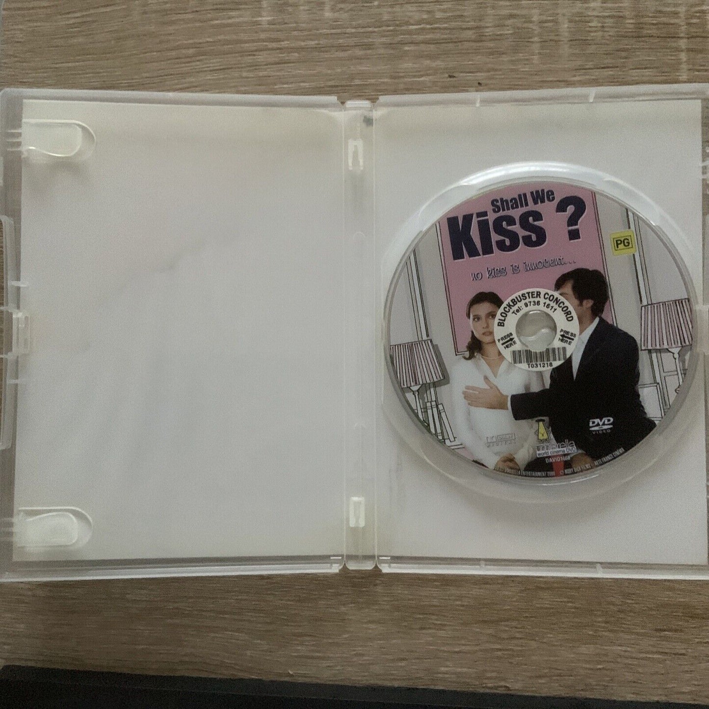 DVD Shall We Kiss? Romantic comedy where no kiss is innocent Virginie Ledoyen