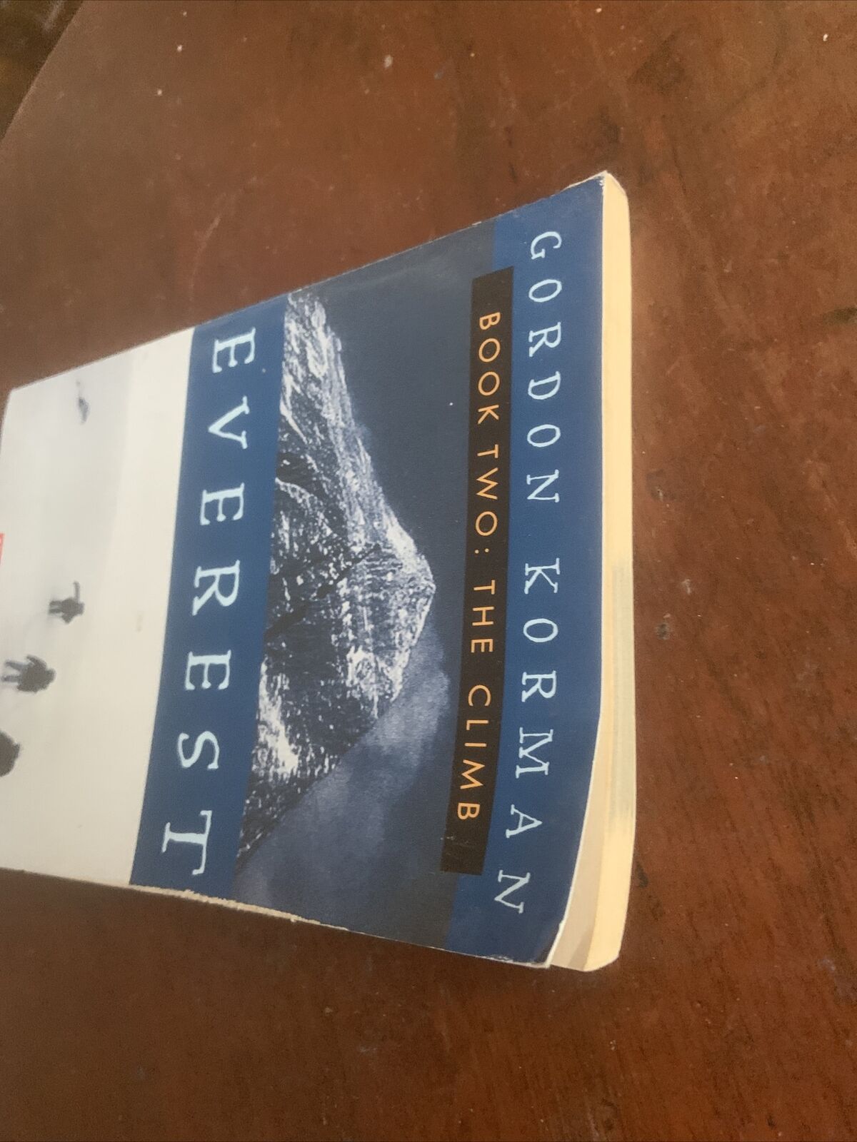 PB Book EVEREST Book TwoThe Climb Gordon Korman Scholastic 2002 Tanned Edges