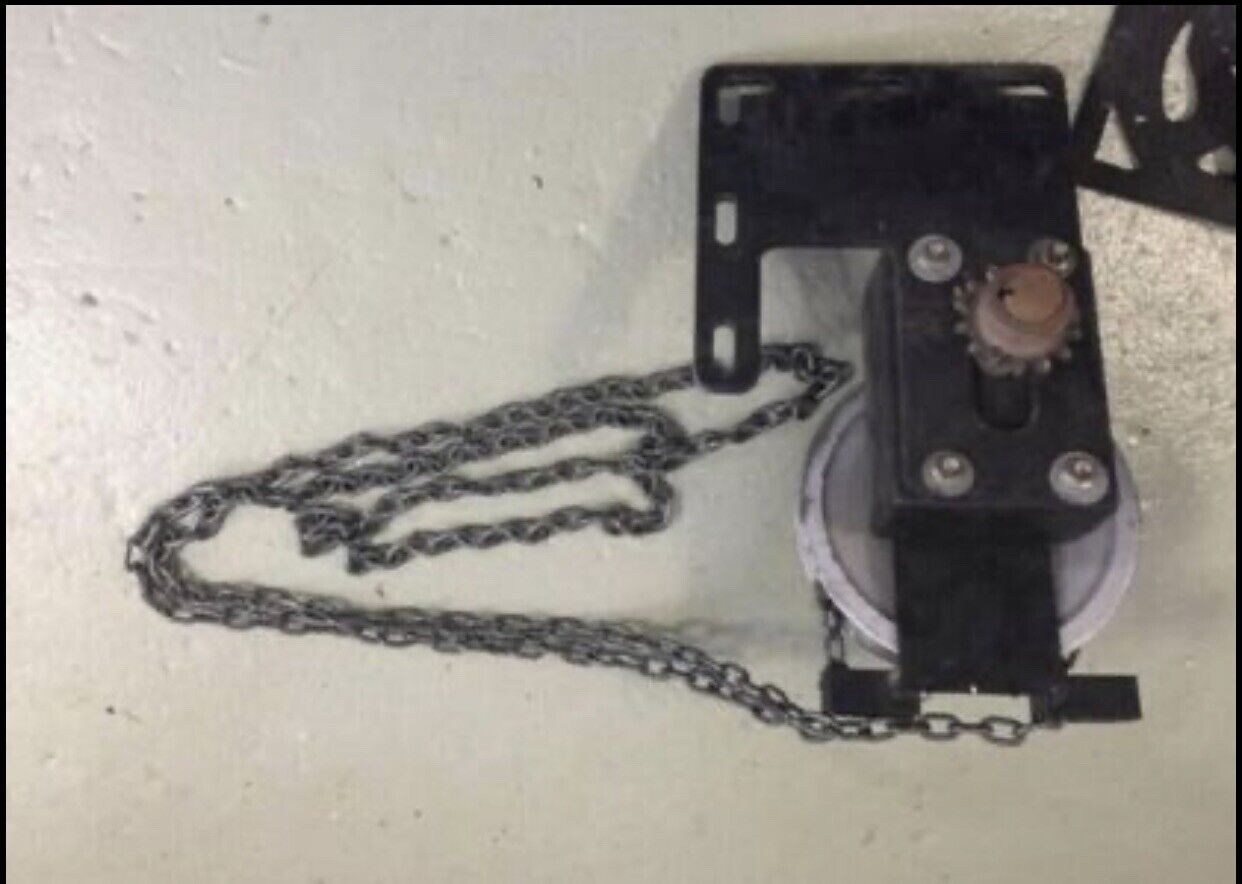 Manual ROLLER DOOR OPENER BLOCK & CHAIN GREAT CONDITION FOR AGE working order