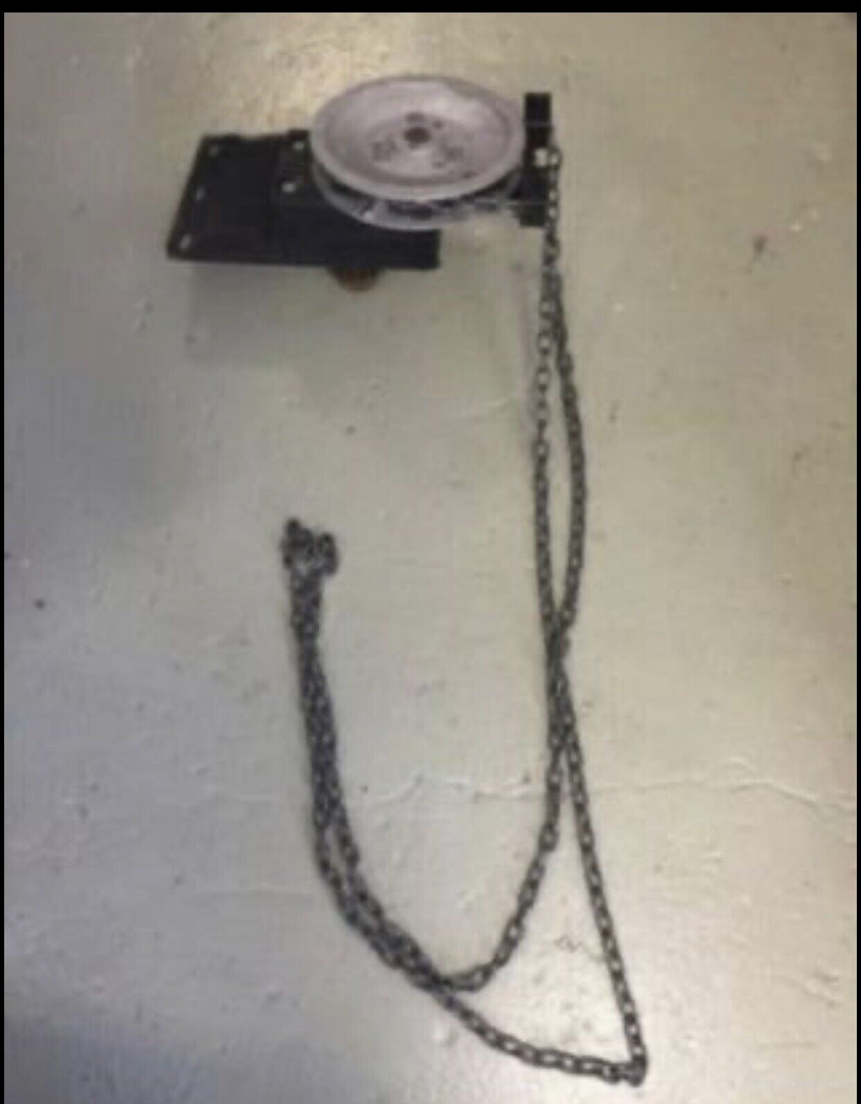 Manual ROLLER DOOR OPENER BLOCK & CHAIN GREAT CONDITION FOR AGE working order