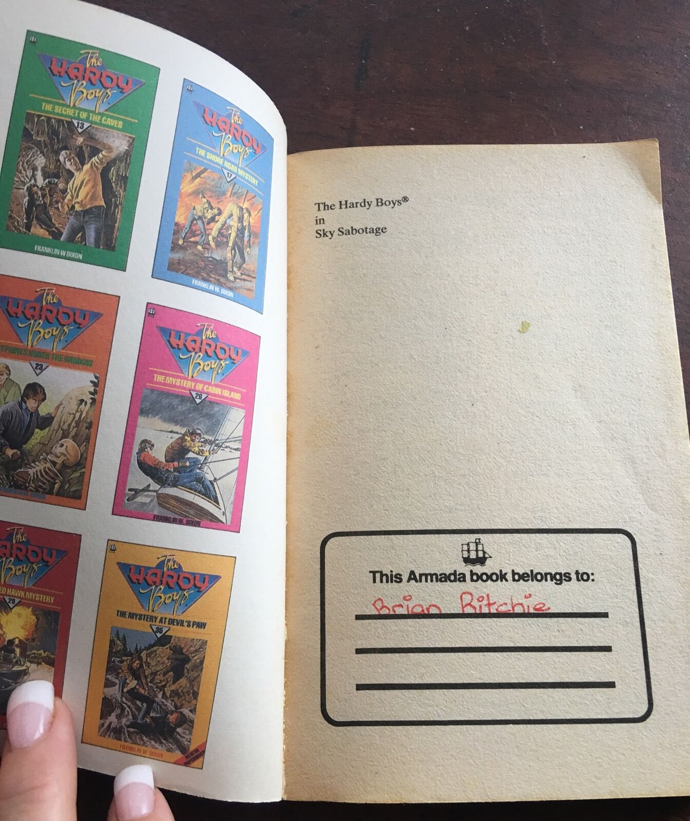 PB Book The Hardy Boys Mystery Stories #77 SKY SABOTAGE Franklin W Dixon 1983