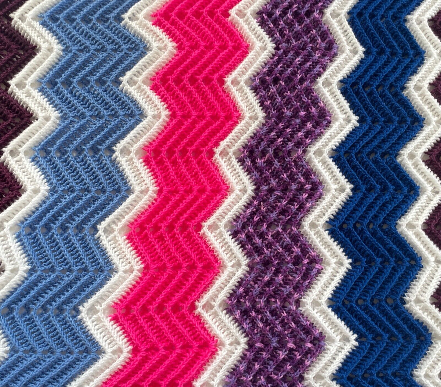 Granny Knit Blanket Colourful Hand Knitted ZIG ZAG Pattern 160 x 126cm Lap Throw