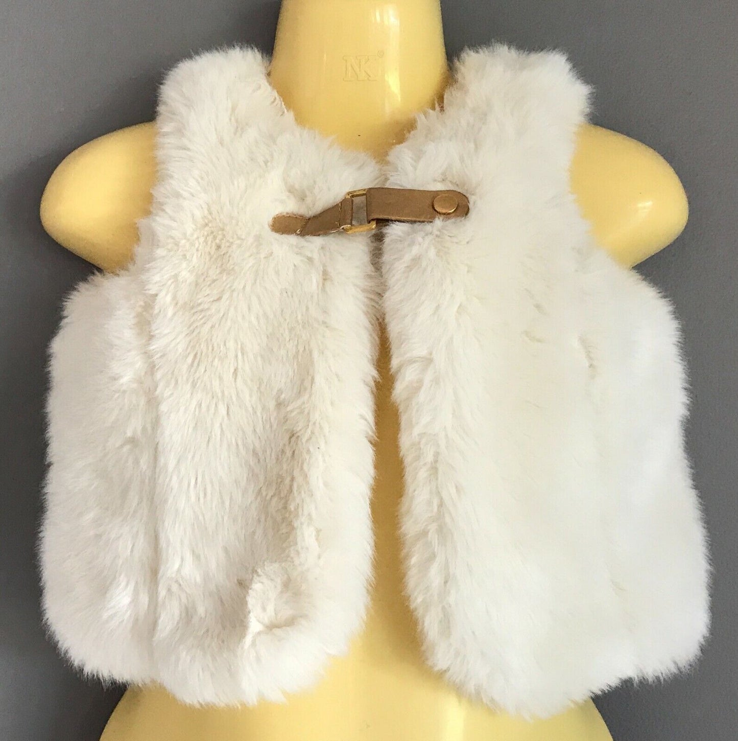 Baby Girl TARGET Off White Sleeveless Faux Fur Vest Gilet Size 6 - 12 months