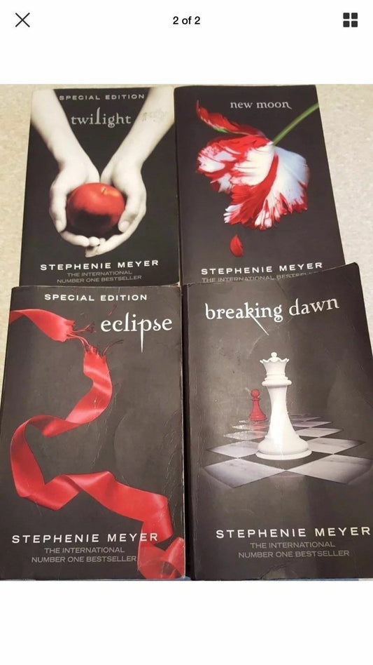 PB Books TWILIGHT SAGA Novel Series Stephanie Meyer 4 BOOK BUNDLE LOT
