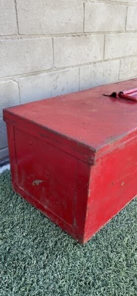 Red Metal Toolbox  Rustic Vintage 53.5cm Heavy Storage Box w handle lockable