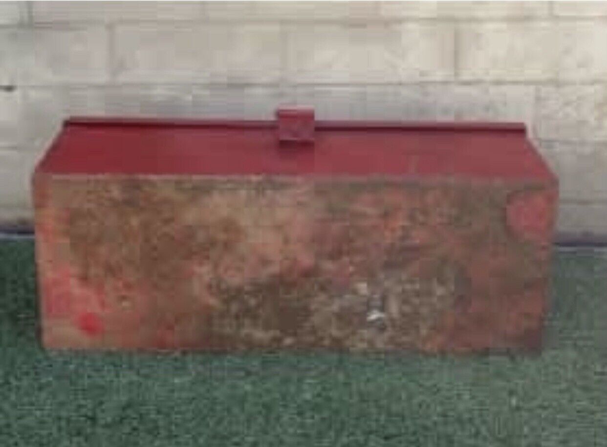 Red Metal Toolbox  Rustic Vintage 53.5cm Heavy Storage Box w handle lockable