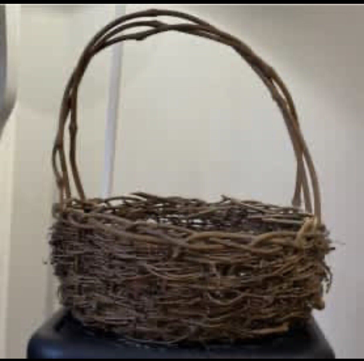 Rustic 33cm Twisted Willow Twig Basket Long Handle Market Garden Eggs AE169
