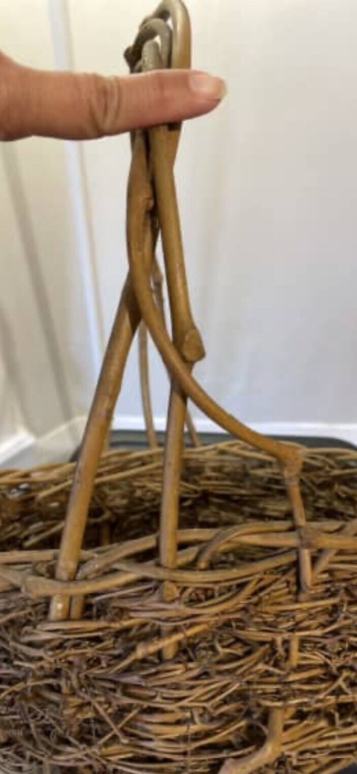 Rustic 33cm Twisted Willow Twig Basket Long Handle Market Garden Eggs AE169