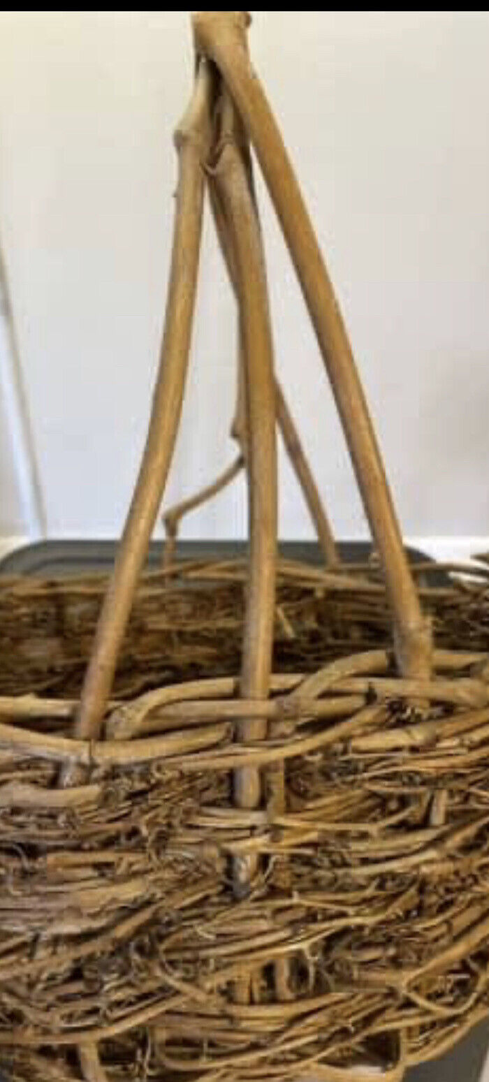 Rustic 33cm Twisted Willow Twig Basket Long Handle Market Garden Eggs AE169