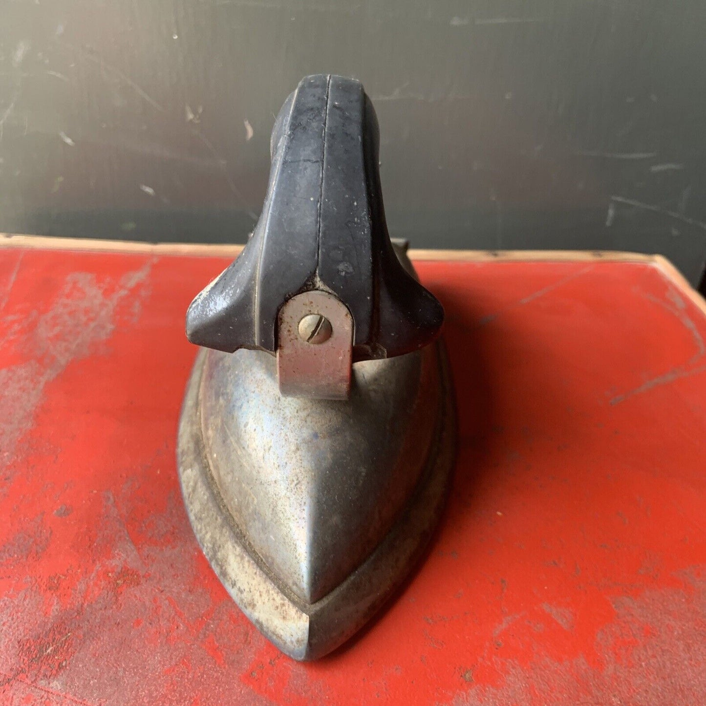 LANGCO 240V 2.7 KG CLOTHES IRON Bakelite Handle NO CABLE Doorstop Rustic Vintage