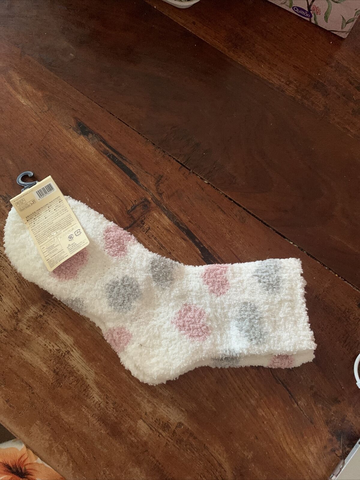 Pair DAISO Room Socks Sparkling Hearts US 5-7 No 21 White Pink Grey Love NEW