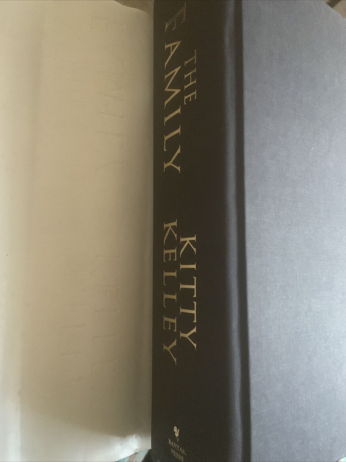 HC Book THE FAMILY The Real Story Of The Bush Dynasty by Kitty Kelley DJ 2004