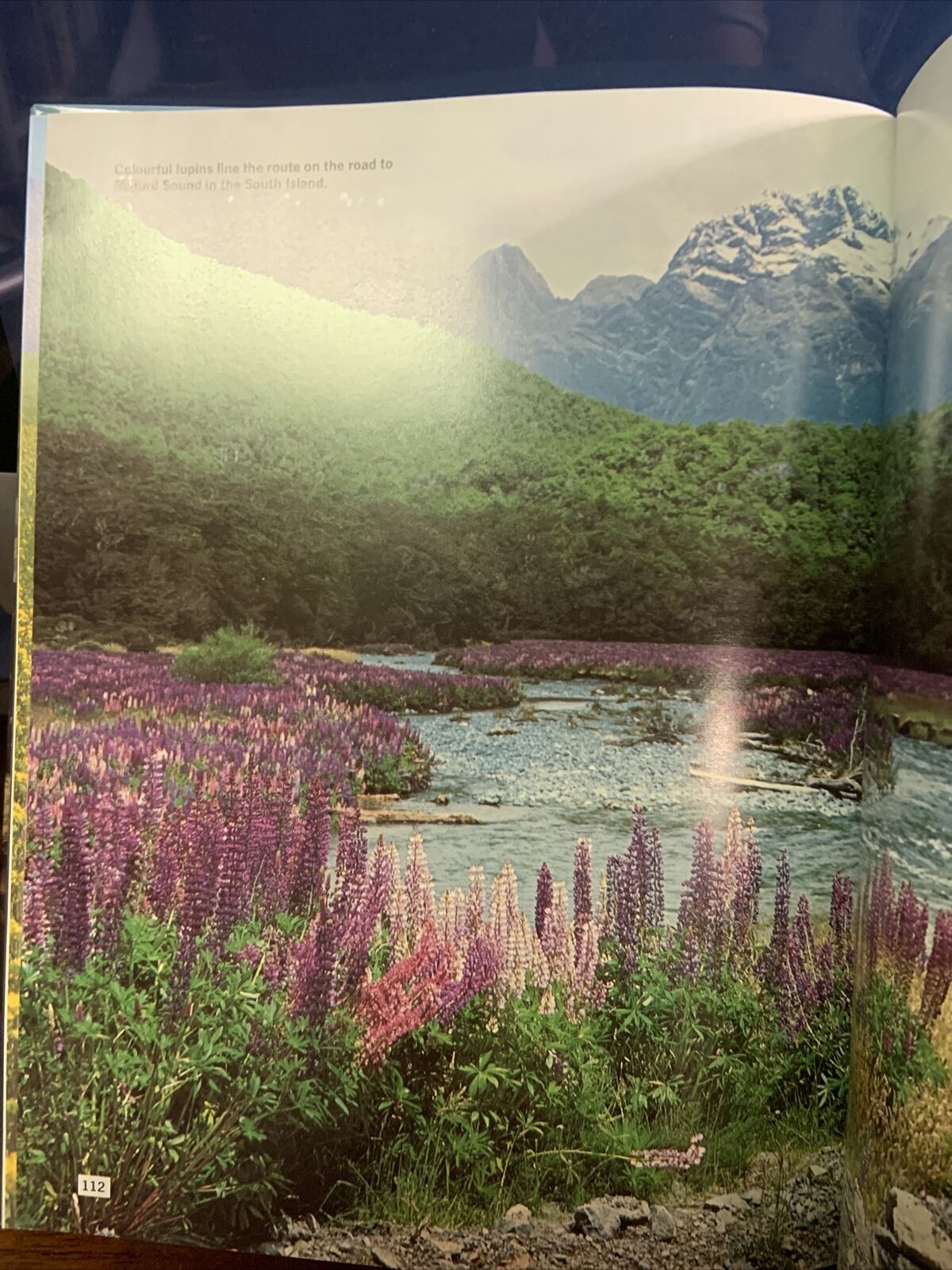 HC NZ Womans Weekly BEAUTIFUL NEW ZEALAND Photography 144pages 1982 1st Edition