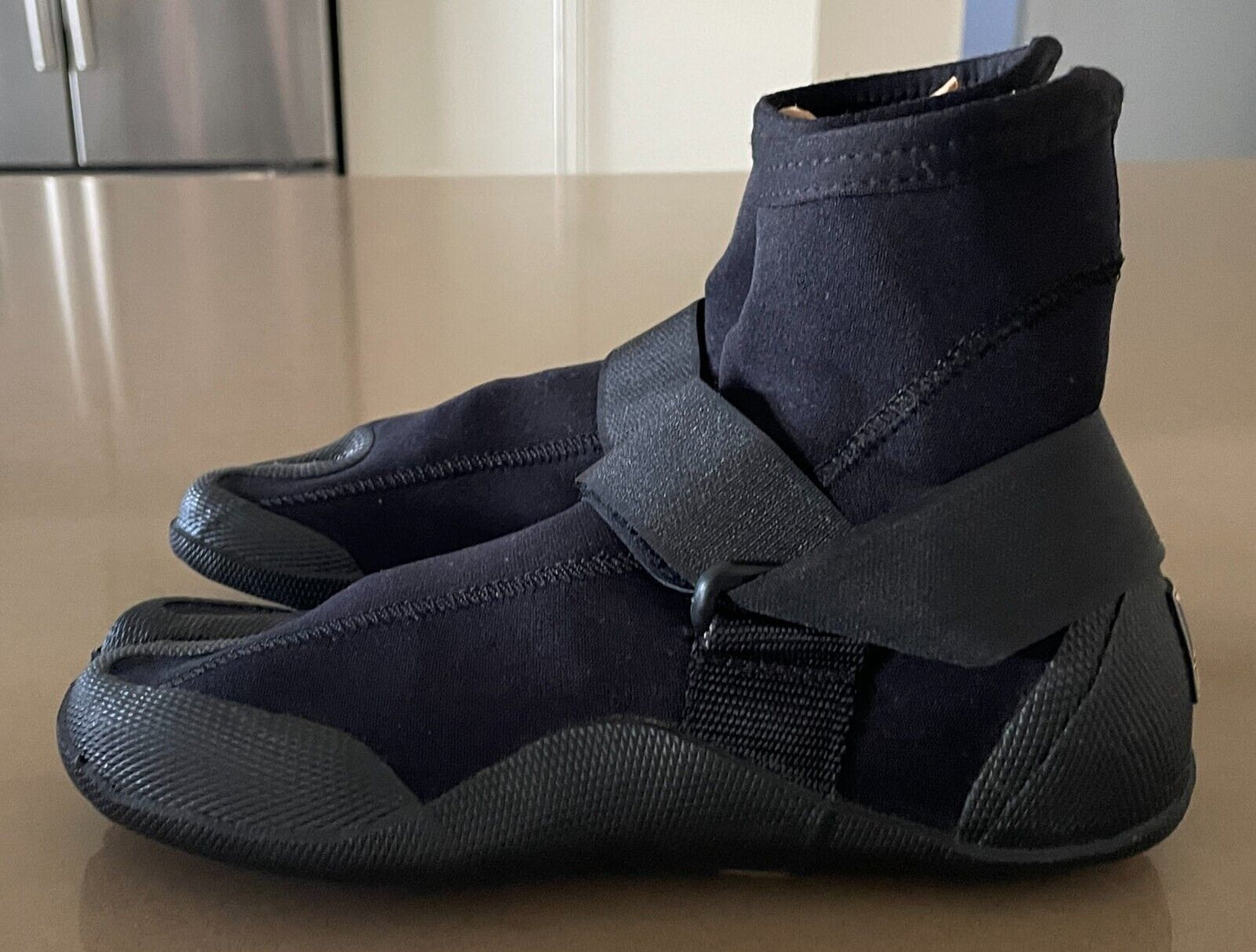 X RATED Aqua Reef Black Booties Boat XR-XSX Grip Split Toe Non Roll Sz 6 22.5cm