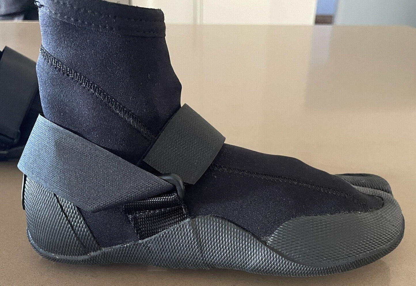 X RATED Aqua Reef Black Booties Boat XR-XSX Grip Split Toe Non Roll Sz 6 22.5cm
