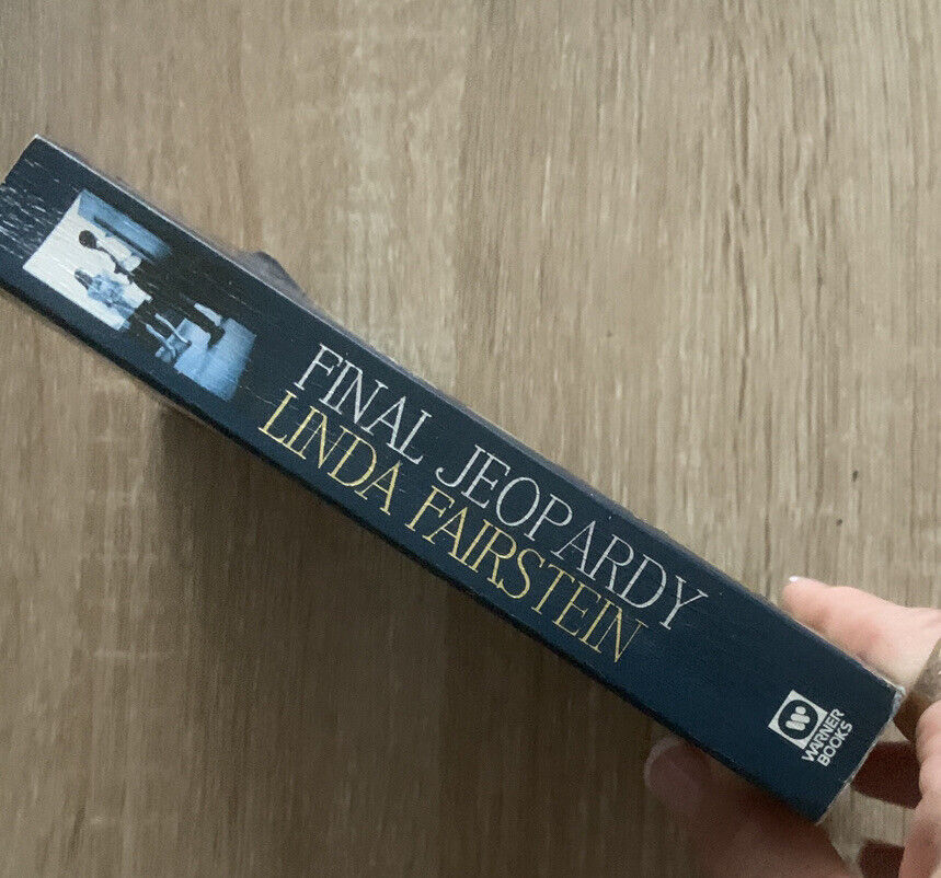 Fiction PB FINAL JEOPARDY By Linda Fairstein Mystery Crime Small Book 1997