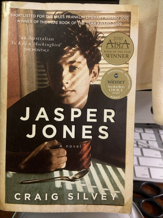 Fiction PB  JASPER JONES Craig Silvey Australia 2010 Murder Mystery Racism 1965