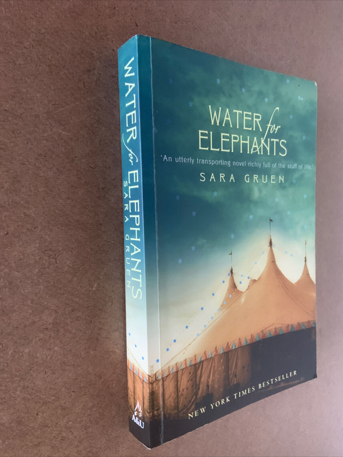 Fiction PB WATER FOR ELEPHANTS by Sara Gruen Women's Romance PB Book 2006
