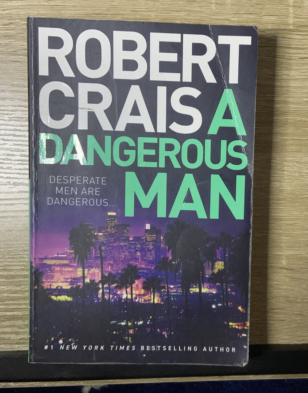 Fiction PB A DANGEROUS MAN by Robert Crais Thriller Novel Large  2019