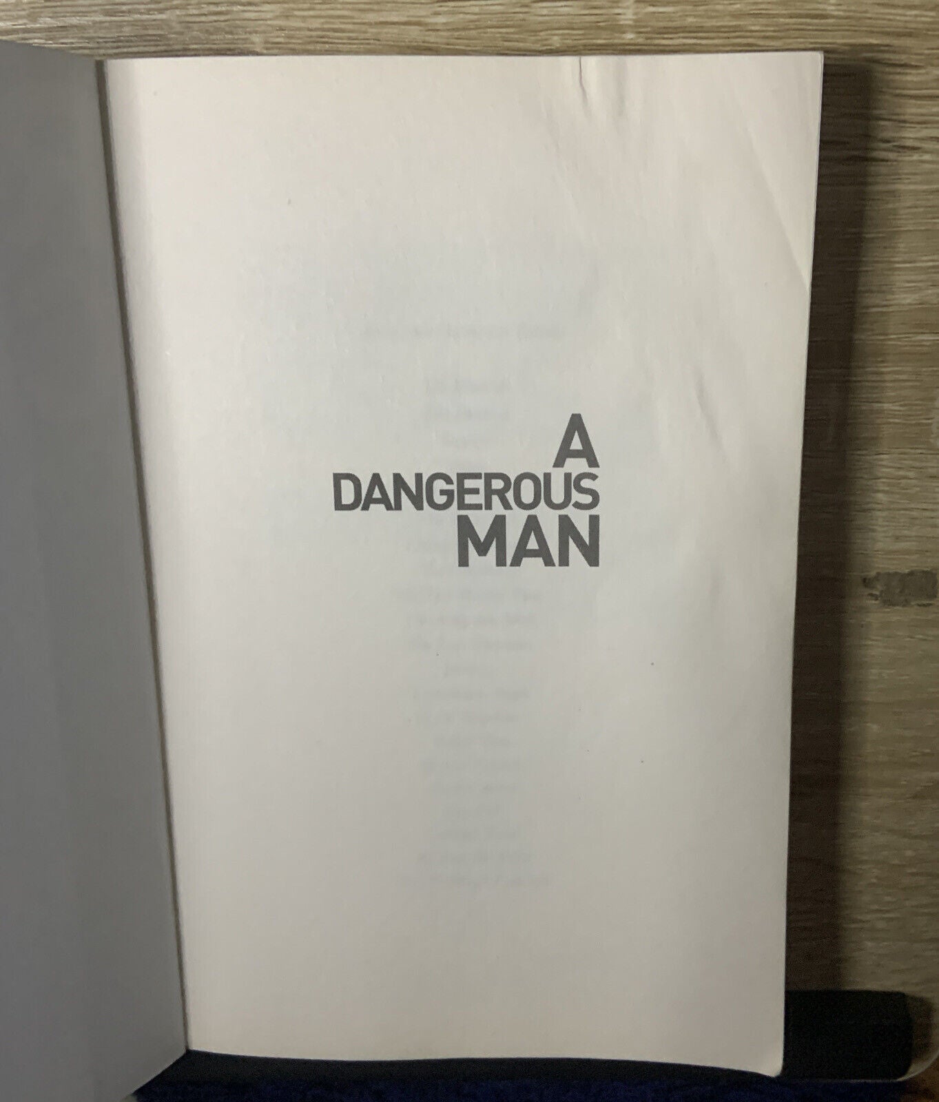 Fiction PB A DANGEROUS MAN by Robert Crais Thriller Novel Large  2019