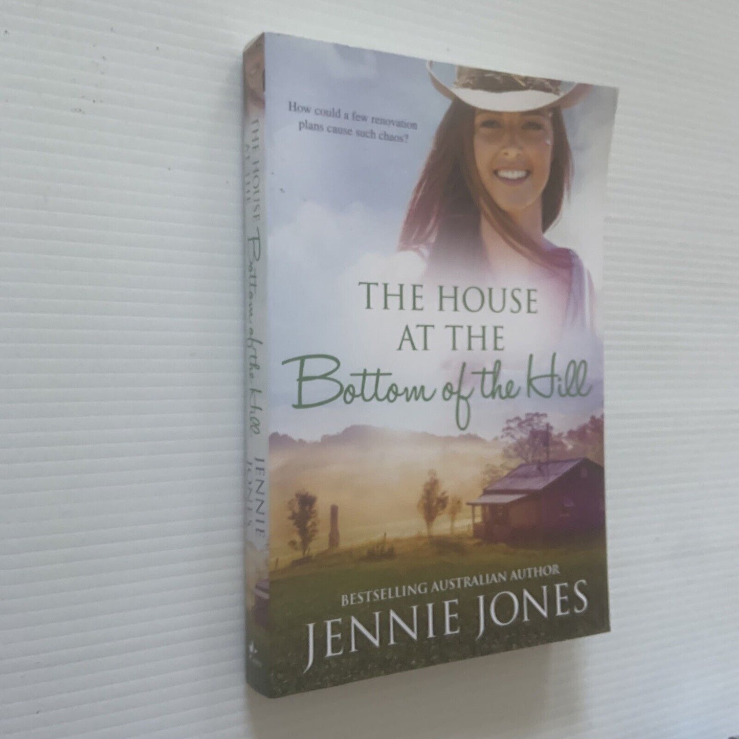 PB Book THE HOUSE AT THE BOTTOM OF THE HILL by Jennie Jones 2021 Australia NEW