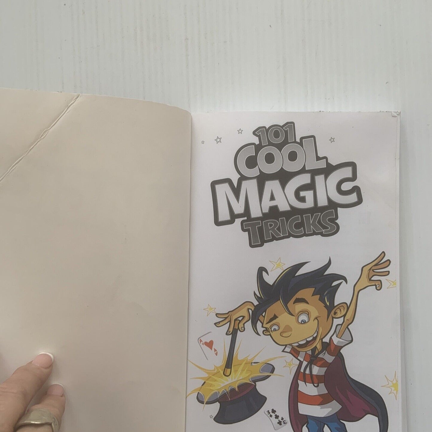 PB Book 101 Cool Magic Tricks Instructions  Crease on Cover 2013 Hinkler