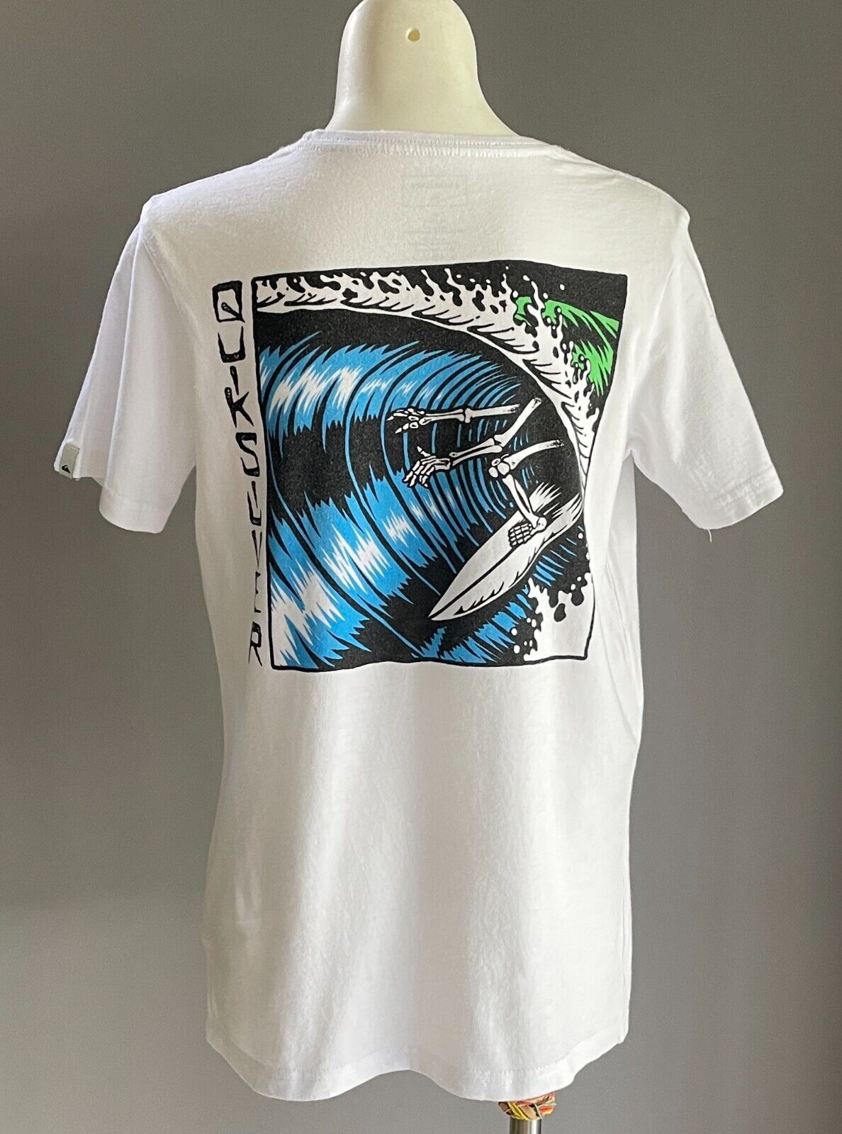 Boys QUIKSILVER White T-Shirt Size 10 Print at Back & Chest Short Sleeves