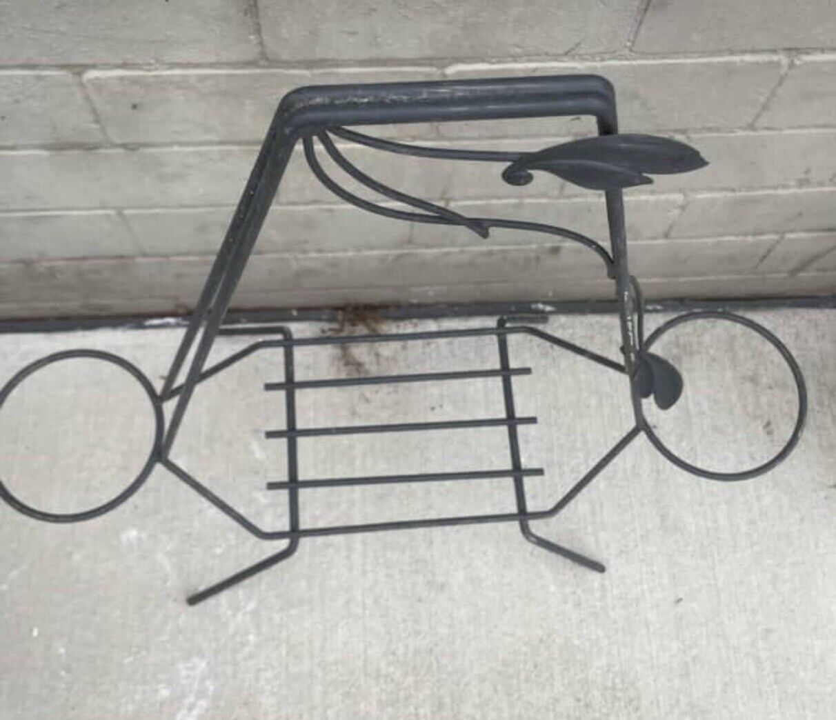Vintage 66cm Black Wrought Iron Planter 3 Flower Pot Stand leaf detail