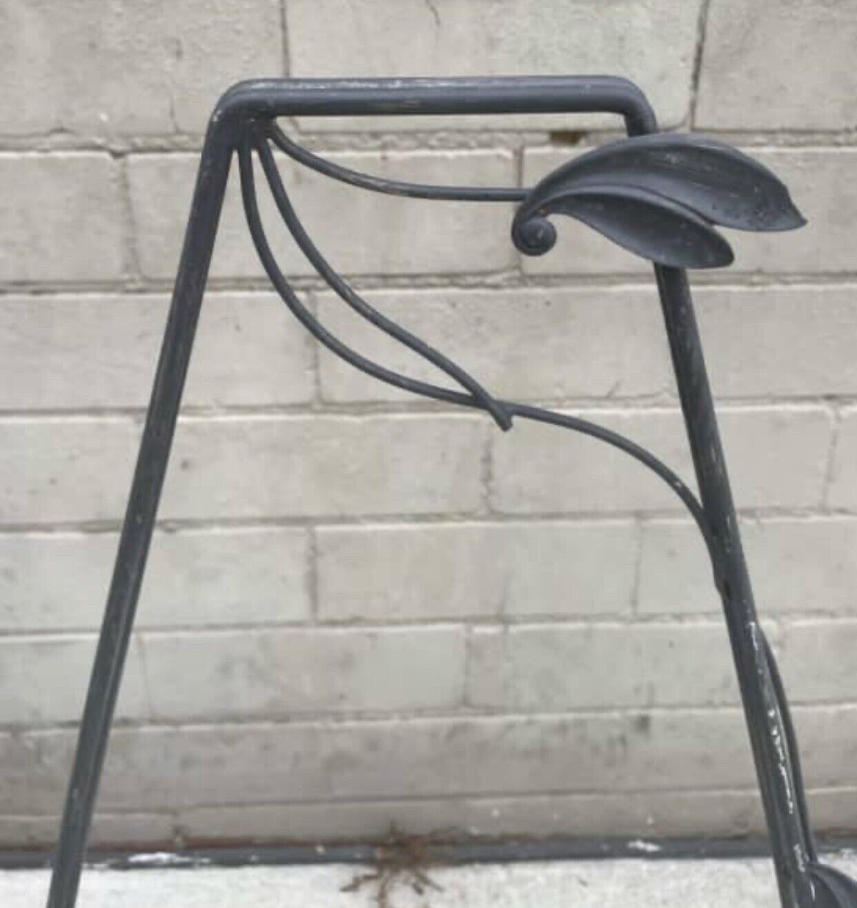 Vintage 66cm Black Wrought Iron Planter 3 Flower Pot Stand leaf detail