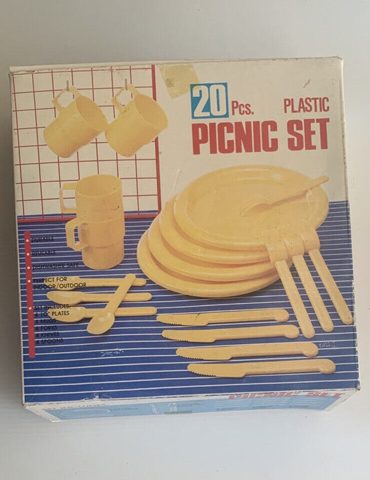 MCM Yellow 20 Piece Plastic Picnic Set 4 Person New in Box Made in Hong Kong NOS
