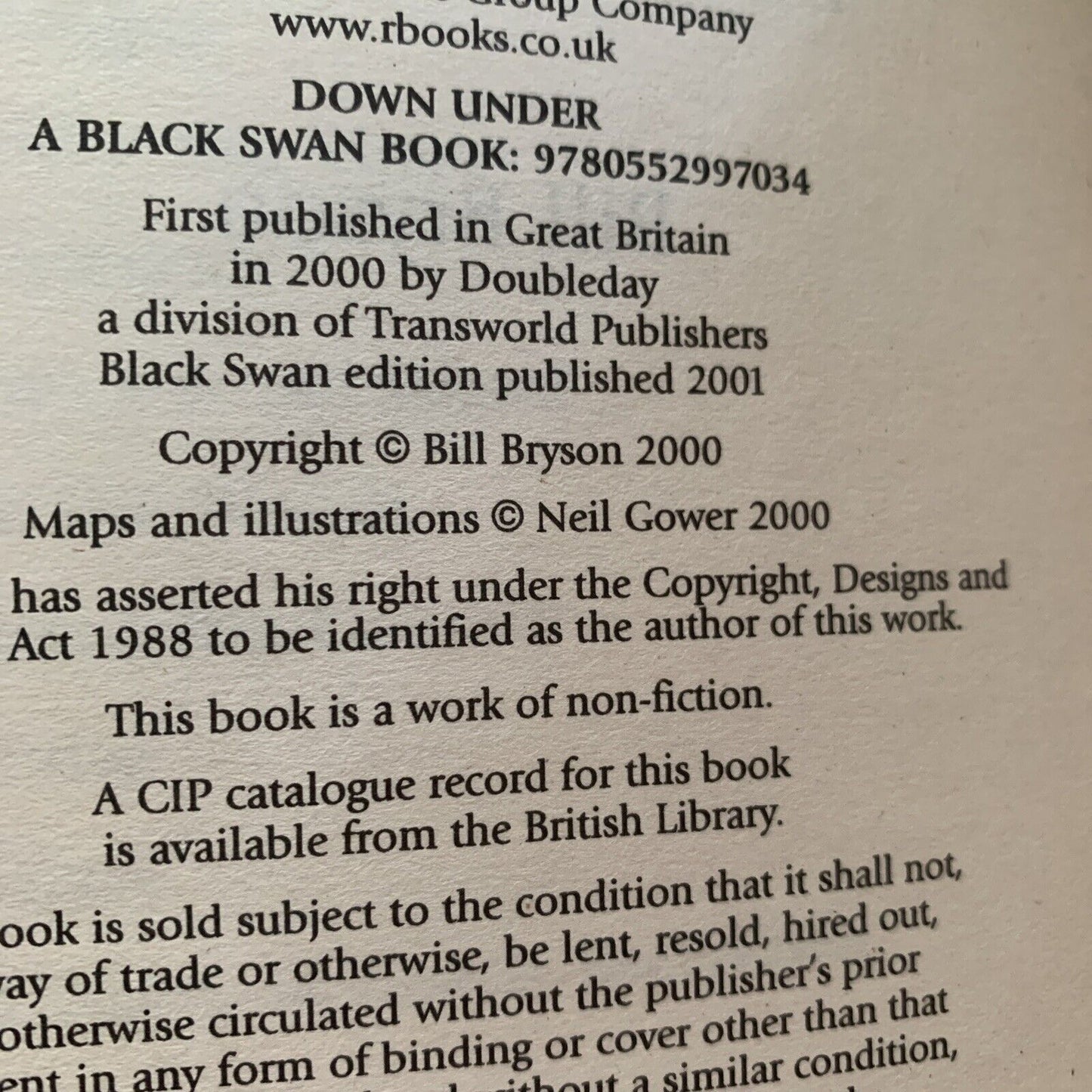 PB Book DOWN UNDER by BILL BRYSON Australian Travel Hunour 2000 True Story