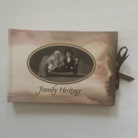 Photograph Album ANNE GEDDES Family Heritage 15 Oval Photo