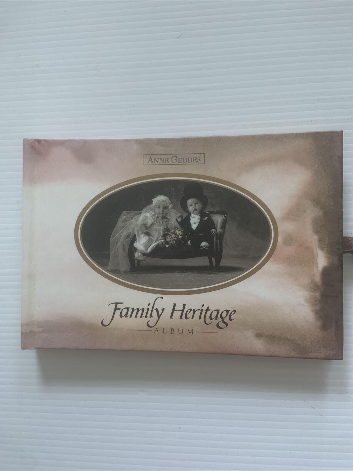 Photograph Album ANNE GEDDES Family Heritage 15 Oval Photo