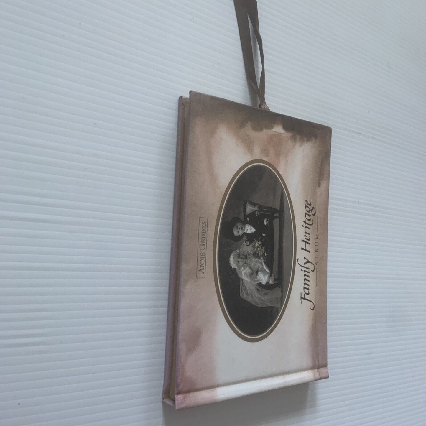 Photograph Album ANNE GEDDES Family Heritage 15 Oval Photo